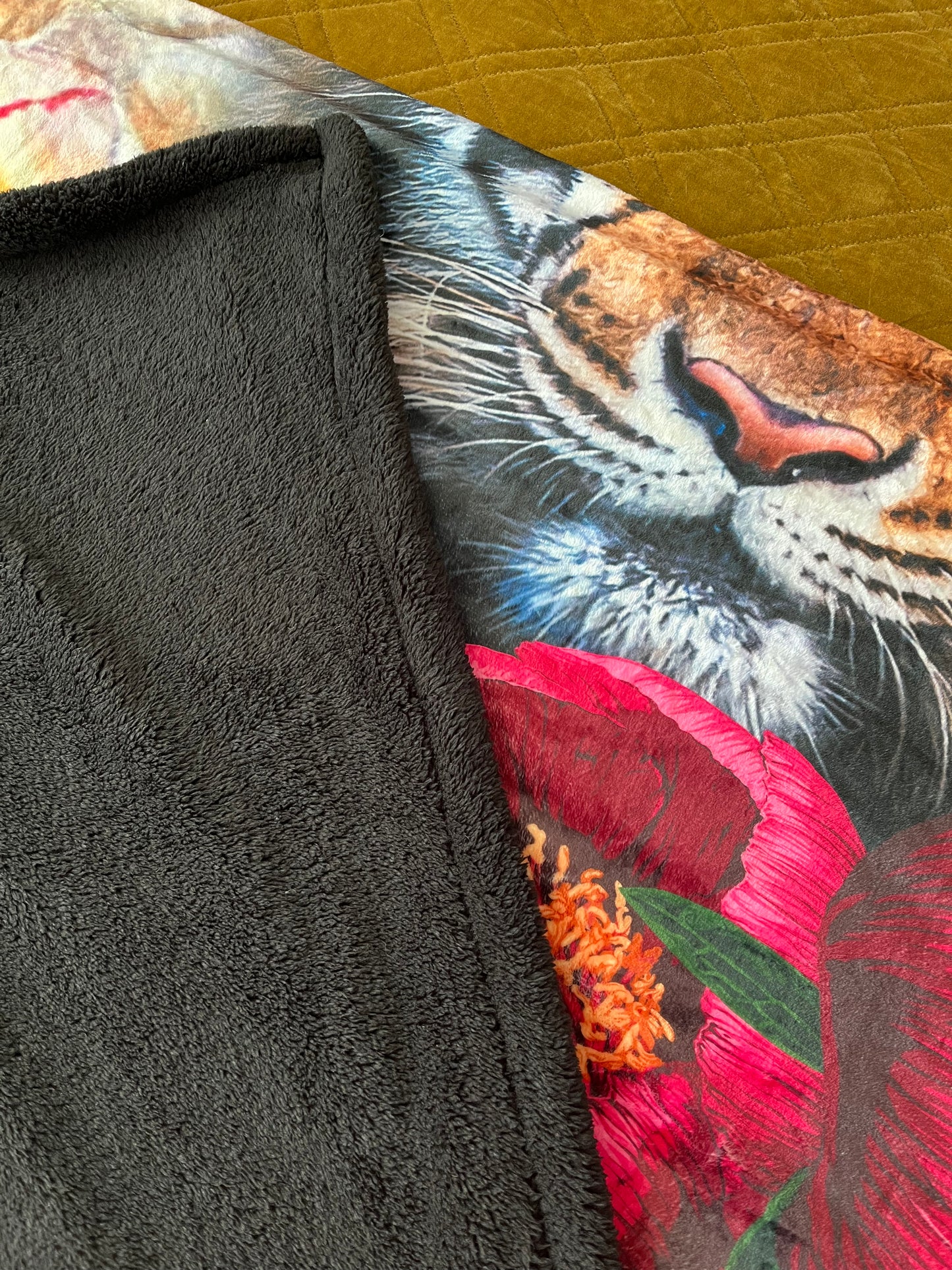 Stunning Victoria Jane Sherpa Peony Tiger Blanket