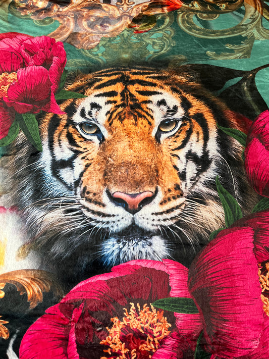 Stunning Victoria Jane Sherpa Peony Tiger Blanket