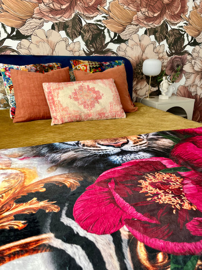 Stunning Victoria Jane Sherpa Peony Tiger Blanket